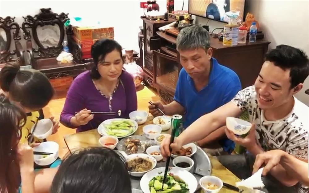 Dù cách ly, Trúc Bạch bình yên không thiếu thứ gì-7