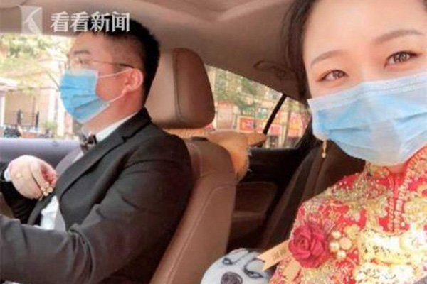 Chồng qua đời vì Covid-19, người phụ nữ sống chung với xác chết vì không được ra ngoài, phải cầu cứu hàng xóm từ ban công-3