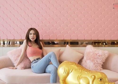 Sao Việt và những lần lộ phòng ngủ: Ngọc Trinh, Phi Thanh Vân làm fan đỏ mặt với nội thất-1