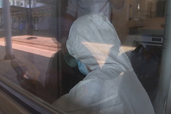 Nhân viên siêu thị mắc Covid-19 sau 20 phút tiếp xúc du khách Anh-1