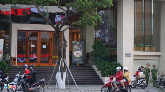 Hai du khách Anh nhiễm Covid-19 đi spa trước khi bị cách ly ở Đà Nẵng-1