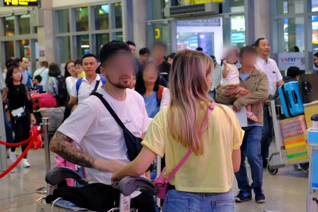 TP.HCM khẩn trương truy tìm hành khách trên chuyến bay VN0054 có người nhiễm Covid-19 biệt tích suốt 4 ngày qua-1