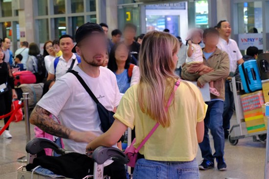 TP.HCM khẩn trương truy tìm hành khách trên chuyến bay VN0054 có người nhiễm Covid-19 