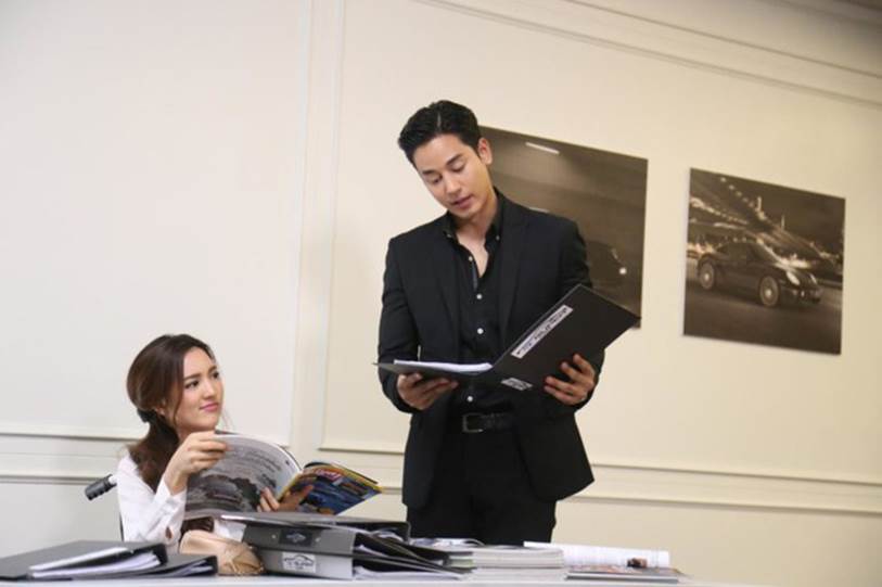 Sau chuyến công tác, chồng đột ngột bỏ ra ngoài giữa đêm khuya, vợ bàng hoàng khi nhìn thấy những cọc tiền mới cứng cùng mẩu giấy vỏn vẹn 5 chữ-2