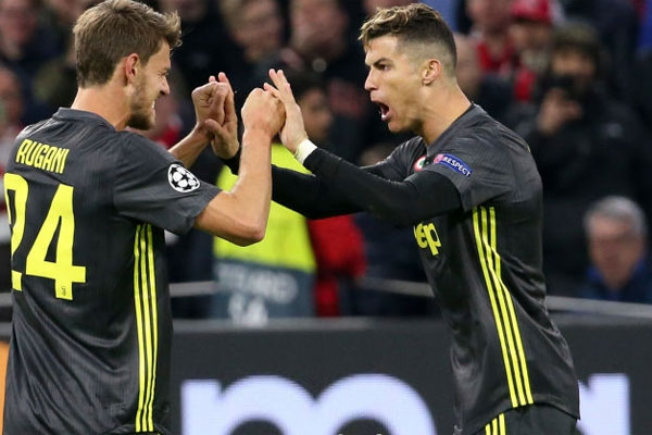 Ronaldo bị cách ly ở Bồ Đào Nha sau khi tiếp xúc gần với đồng đội nhiễm SARS-CoV-2-4