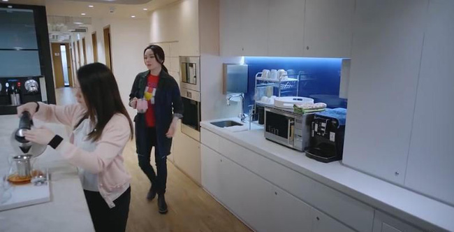 Bằng chứng thép 4 trên TVB: Xóa cảnh của Á hậu Hồng Kông giật chồng nhưng lại để quên đôi giày cao gót-7