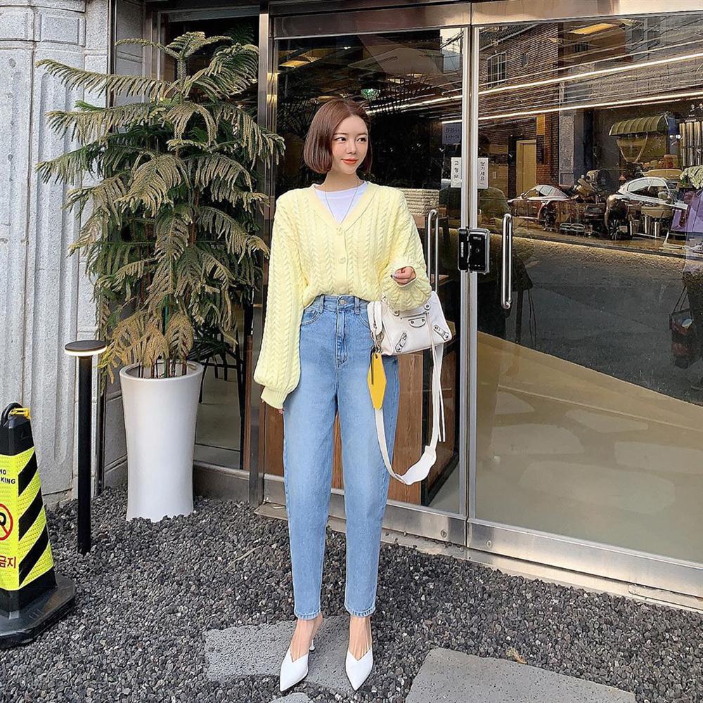 Dù bạn sở hữu kiểu quần jeans nào thì cũng có cách mix đồ tôn dáng ăn gian chân dài, diện đi chơi hay đi làm đều chuẩn chỉnh-6