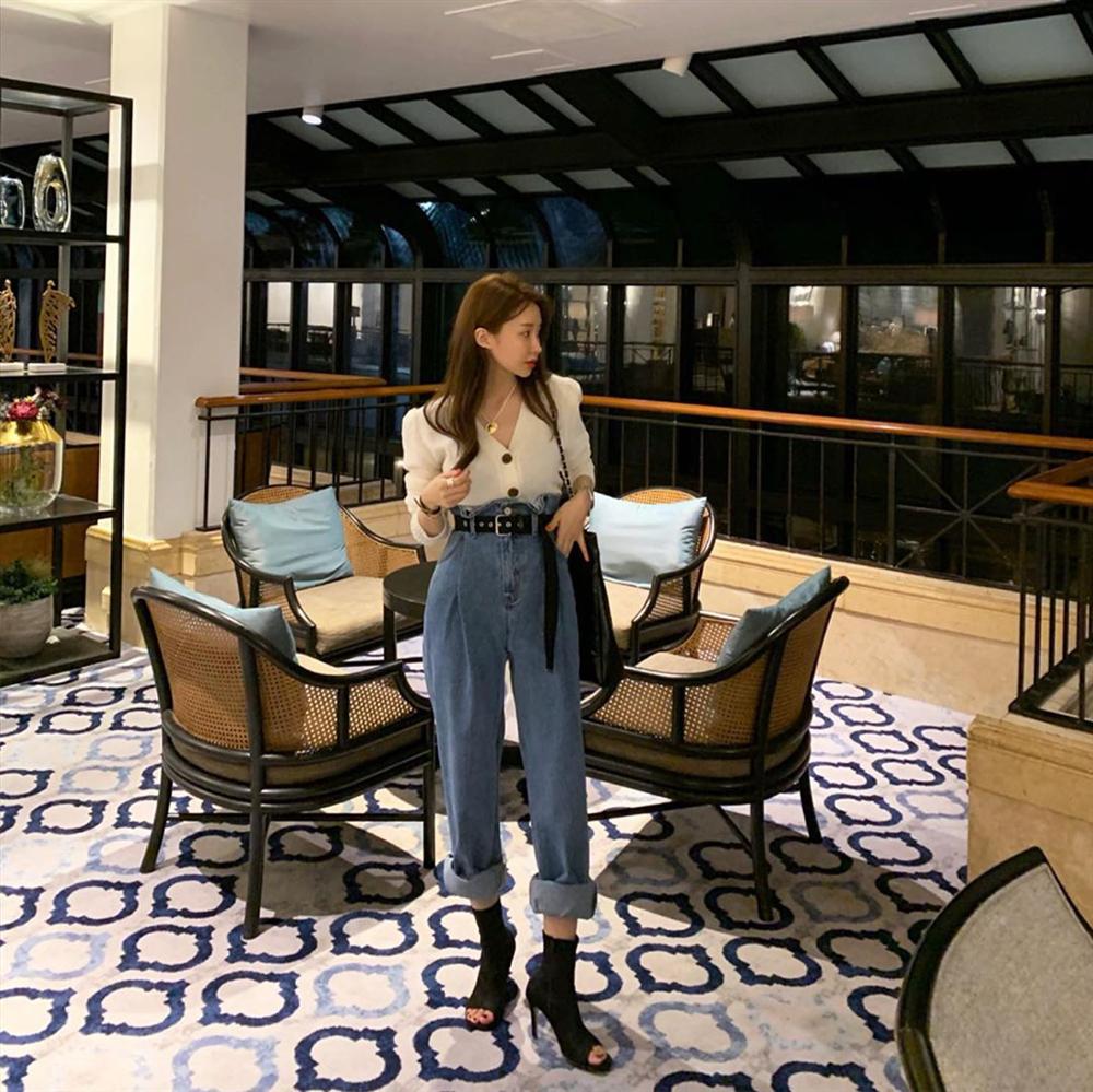 Dù bạn sở hữu kiểu quần jeans nào thì cũng có cách mix đồ tôn dáng ăn gian chân dài, diện đi chơi hay đi làm đều chuẩn chỉnh-9