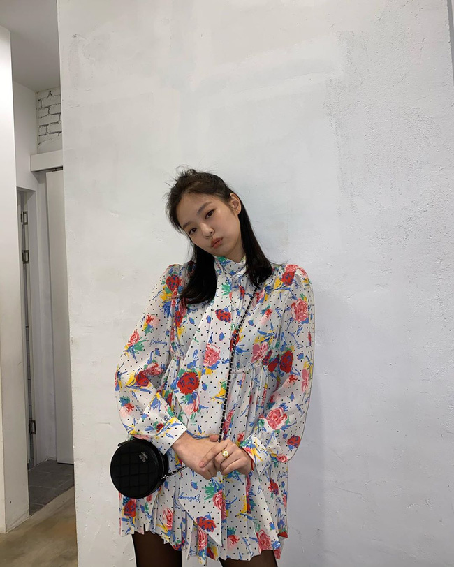 Các mỹ nhân Kbiz đã chứng minh rằng ở hiện tại: Diện váy tinh giản chưa chắc đã xịn bằng váy bánh bèo chúa đâu các nàng!-11