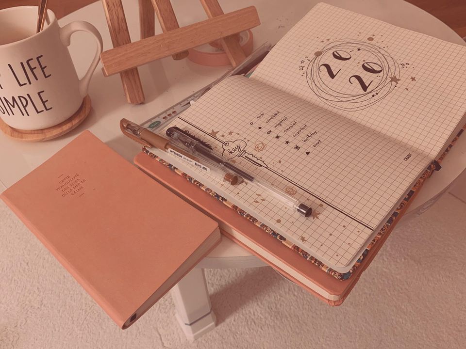 Từ căn phòng trọ cũ kỹ, cô gái trẻ người Việt tự sửa sang, cải tạo thành căn phòng đẹp lung linh không góc chết-8