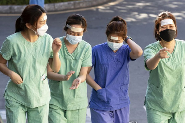 Hồ Bắc: Thấy Covid-19 lắng xuống, thành phố mở cửa rồi đóng cửa sau 30 phút-2