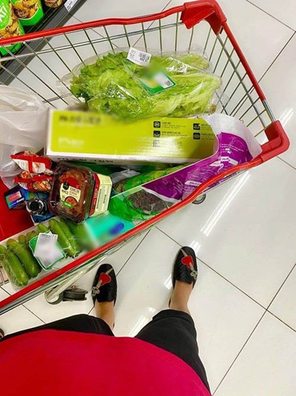 Kỳ Duyên và người tình đi siêu thị, chăm chỉ nấu ăn mùa dịch: Fan kêu khéo phải giảm cân-5