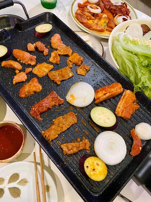 Kỳ Duyên và người tình đi siêu thị, chăm chỉ nấu ăn mùa dịch: Fan kêu khéo phải giảm cân-7