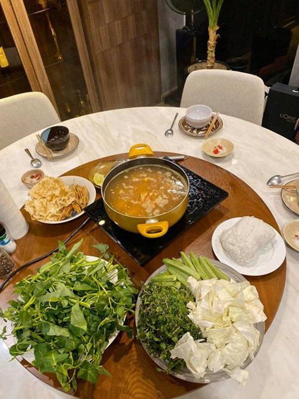 Kỳ Duyên và người tình đi siêu thị, chăm chỉ nấu ăn mùa dịch: Fan kêu khéo phải giảm cân-10