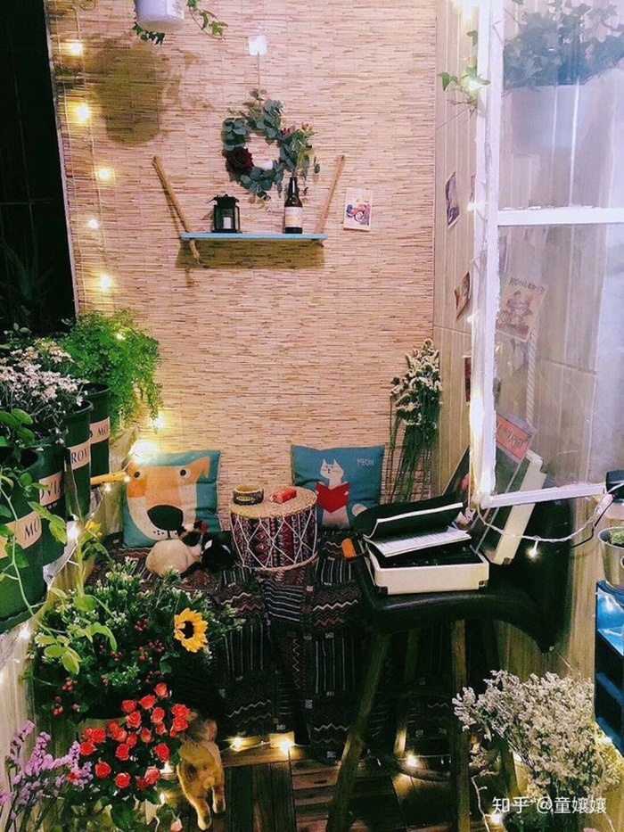 Vì bà bạn trai sắp lên thăm, cô gái lấy động lực biến ban công cũ thành góc sống ảo ai nhìn thấy cũng xin chụp ké-2