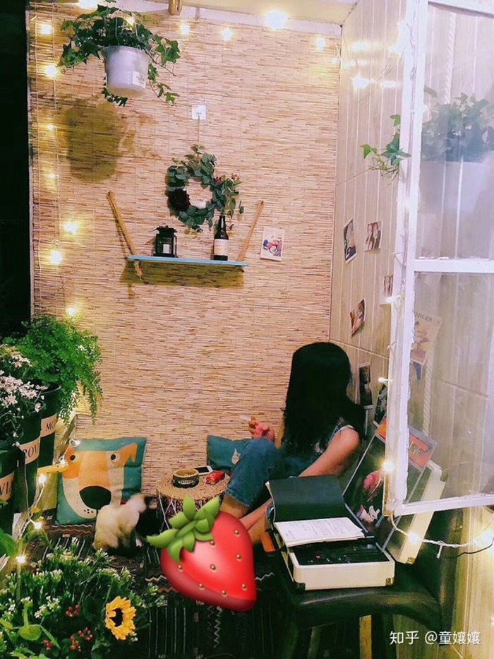 Vì bà bạn trai sắp lên thăm, cô gái lấy động lực biến ban công cũ thành góc sống ảo ai nhìn thấy cũng xin chụp ké-8