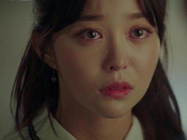 Vừa thay váy cô dâu, tôi chết lặng khi chồng bắt quỳ xuống xin lỗi mẹ-1