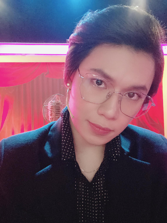 Có bạn lầy lội thấy mà tức: Quang Trung khoe bụng vượt mặt của Lâm Vỹ Dạ, hại dân tình vào chúc mẹ tròn con vuông-2