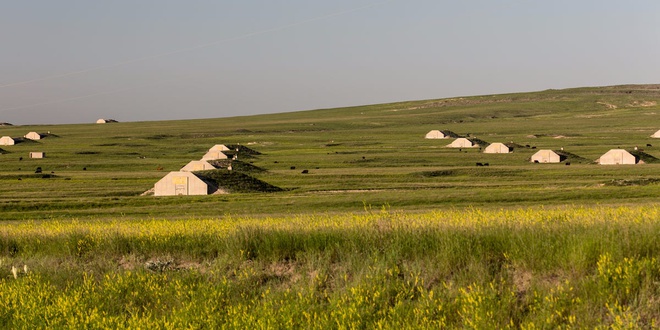 Giới siêu giàu đáp máy bay đến boongke tận thế trốn đại dịch Covid-19-1