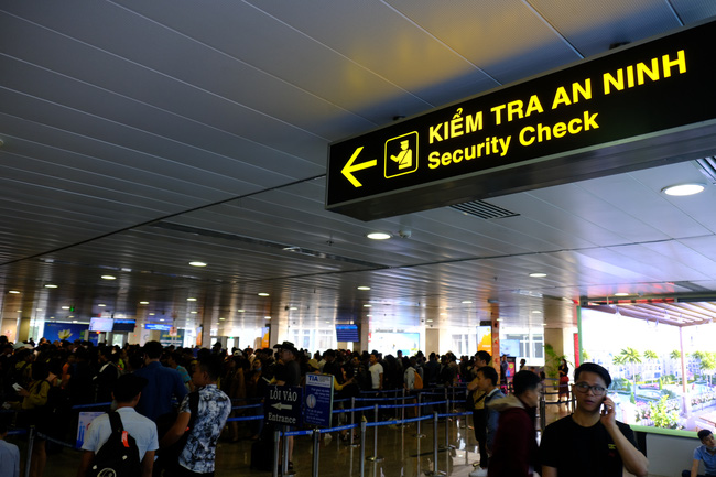 Sở Y tế TP.HCM đề nghị phổ biến rộng rãi khẩn danh sách hành khách trên chuyến bay VN0054 có nhiều người nhiễm Covid-19-2
