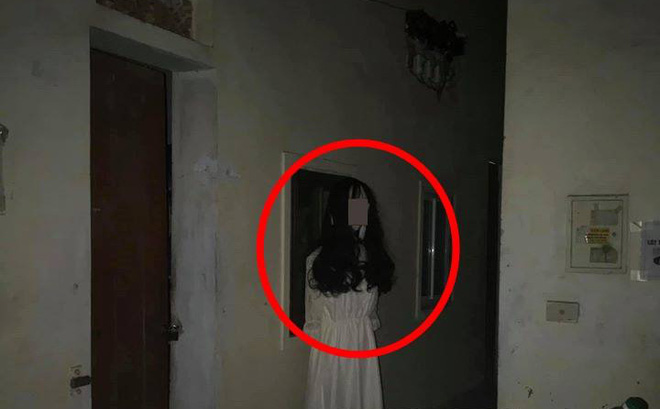 Đi ăn đêm về, thanh niên đứng hình khi thấy vật thể lạ trước cửa phòng trọ-1