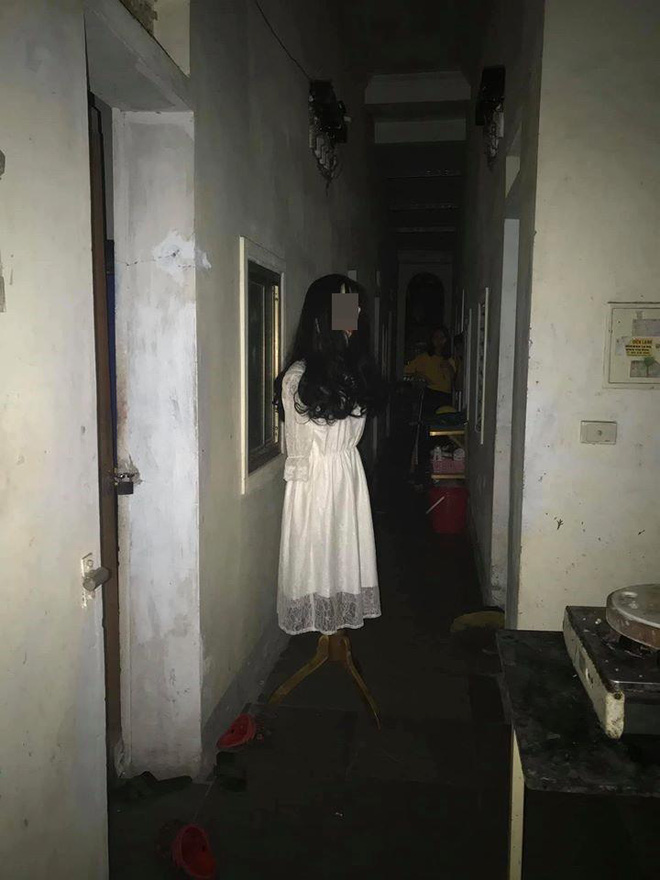 Đi ăn đêm về, thanh niên đứng hình khi thấy vật thể lạ trước cửa phòng trọ-3