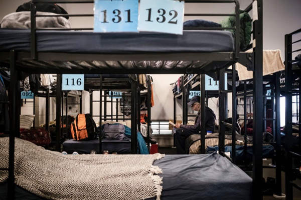 Cuộc sống tạm bợ, tăm tối và mắc nhiều bệnh nền khiến hơn 550.000 người vô gia cư Mỹ bị đẩy tới bờ vực thảm họa trong đại dịch Covid-19-1