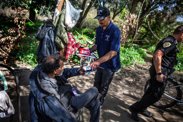 Cuộc sống tạm bợ, tăm tối và mắc nhiều bệnh nền khiến hơn 550.000 người vô gia cư Mỹ bị đẩy tới bờ vực thảm họa trong đại dịch Covid-19-3