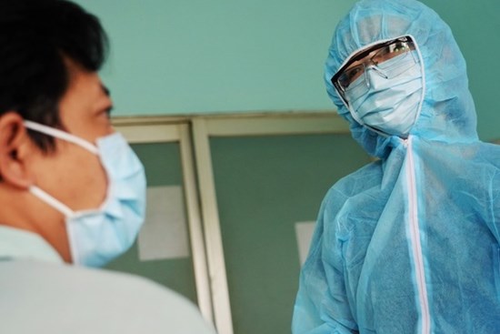 Nữ bác sĩ ở khu cách ly dịch Covid-19: 'Con hy vọng ba má sẽ ủng hộ'