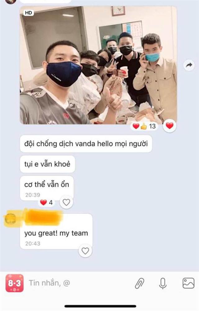 Phía sau hình ảnh người phụ nữ trong khu cách ly ở Đà Nẵng với tấm biển nhờ các anh công an mua giúp em 1 bát cháo cho em bé-8