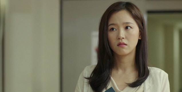 Cả nhà đang ăn sáng thì bỗng có chiếc xe đến đổ ụp cả đống quần áo, đồ đạc xuống sân nhà, khi biết lí do mẹ chồng tôi ngất xỉu ngay tại chỗ-1