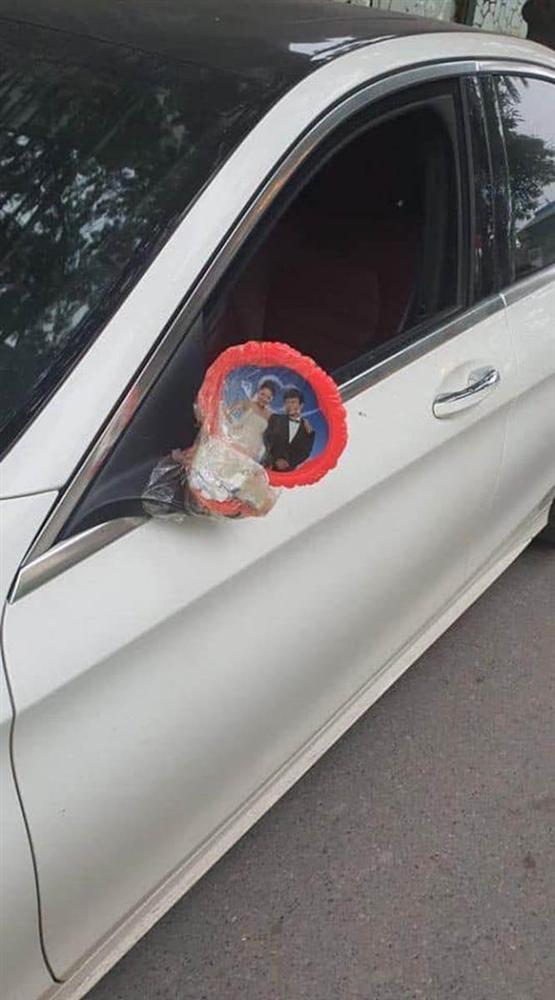 Xe sang Mercedes tiền tỷ và chiếc gương đặc biệt, ai thấy cũng ngao ngán: Chắc bất lực lắm rồi!-3