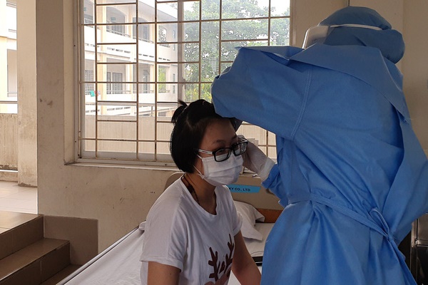 Tất cả 115 ca nghi nhiễm Covid-19 tại TP.HCM đều đã âm tính, tiếp tục xác minh 10/35 người bay cùng nữ bệnh nhân 34-1