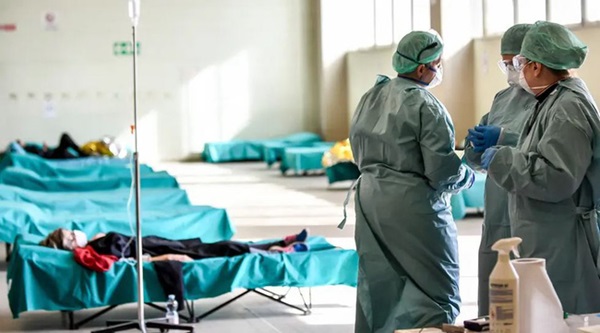 Cặp vợ chồng già chết cách nhau 2 tiếng đồng hồ vì Covid-19, giây phút cuối đời đơn độc trên giường bệnh vì con trai đang cách ly-4