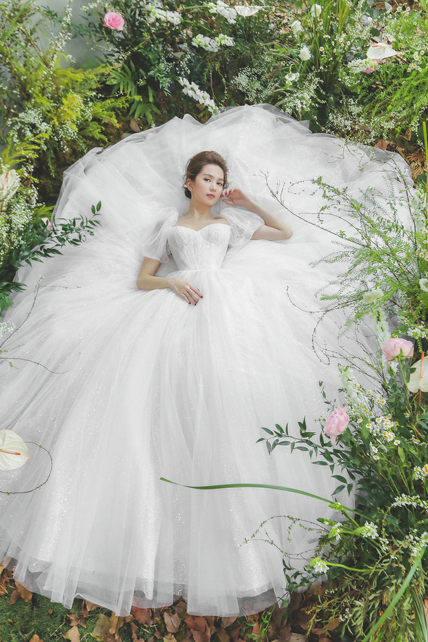 Vừa tiết lộ tình mới và rất muốn có con, Ngọc Trinh đã diện ngay váy cưới vừa sexy vừa xinh ngất-15
