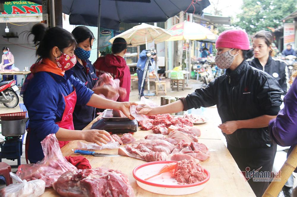 Bi hài chuyện kỳ thị người cách ly: Tránh từ chỗ để xe tới nhét giẻ bịt Covid-19-1