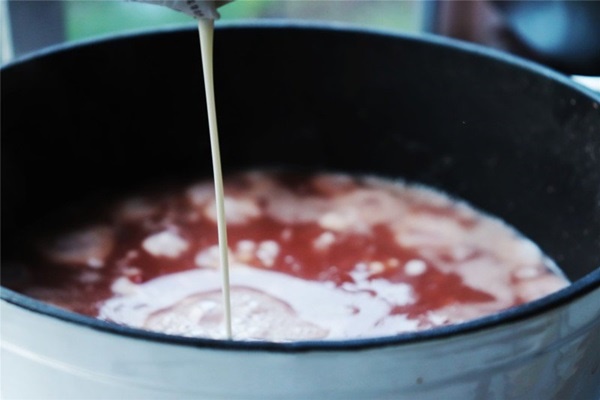 Thấy tôi dùng sữa tươi để nấu chè cả nhà ai cũng cười, nhưng đến lúc ăn thì ngạc nhiên vì ngon quá!-4