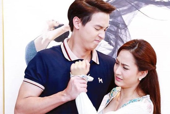 Chồng cũ đưa tiền trợ cấp cho các con với điều kiện khiến tôi ghê sợ