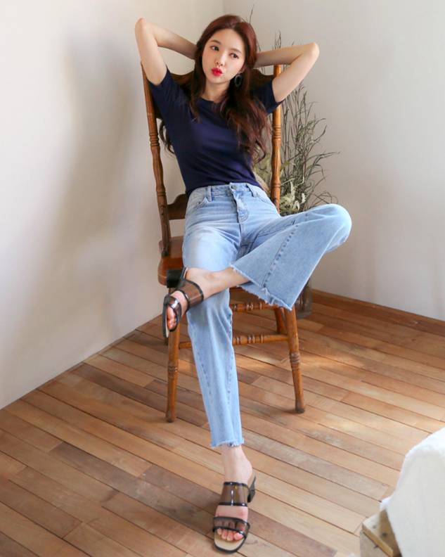 Mãi đến khi 30 tuổi, tôi mới biết đây là 4 dáng quần jeans mà người đùi to như tôi có thể mặc đẹp-9