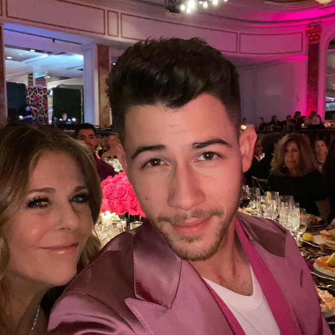 Công bố lộ trình của vợ chồng Tom Hanks trước khi nhiễm Covid-19: Biểu diễn trước 200 người, gặp gỡ cả dàn sao-4