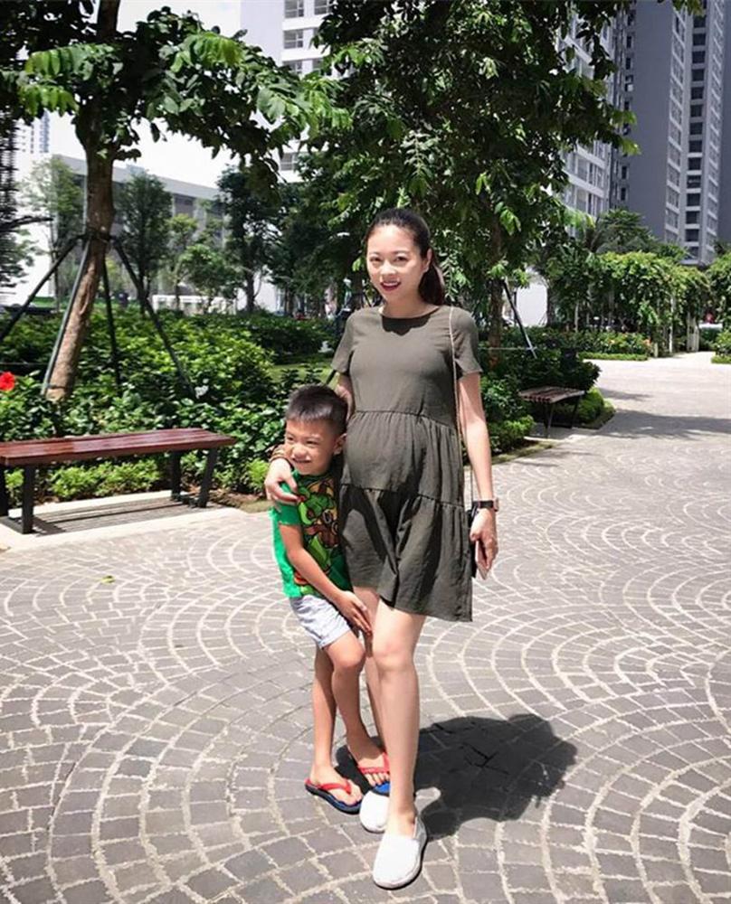 Vài tháng trước từng đăng Facebook khoe mang thai lần 5, nay Hằng Túi lại khiến dân mình khó hiểu khi công bố mang bầu lần nữa?-1