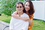 Nam nghệ sĩ Việt kết hôn với fan kém 44 tuổi, ngày nào cũng nhõng nhẽo, hôn vợ hơn chục lần-4