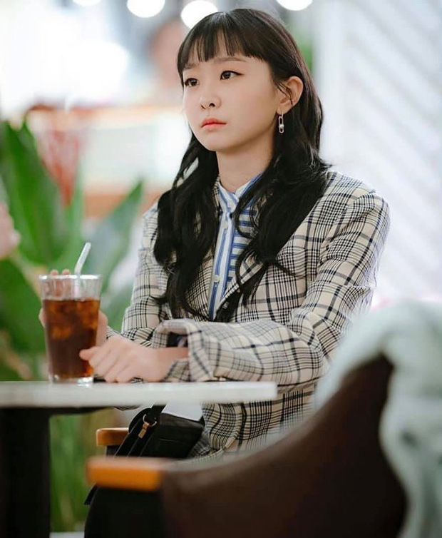 Lộ tạo hình mới của bộ ba Tầng Lớp Itaewon: Soo Ah tóc ngắn siêu sang, Park Seo Joon 7 năm vẫn để đầu hạt dẻ-2
