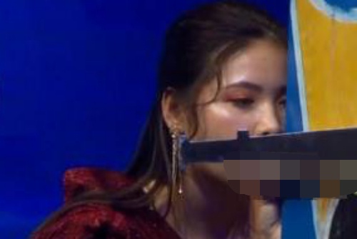 Game show Việt gây bức xúc vì cảnh gợi dục trên sóng truyền hình-1