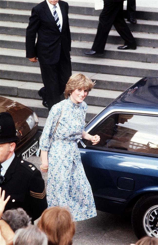 Công nương Diana chính ra cũng mê đồ điệu, loạt váy áo bánh bèo mà các chị em mê mệt được bà diện đẹp xuất sắc chỉ bằng vài chiêu đơn giản-6