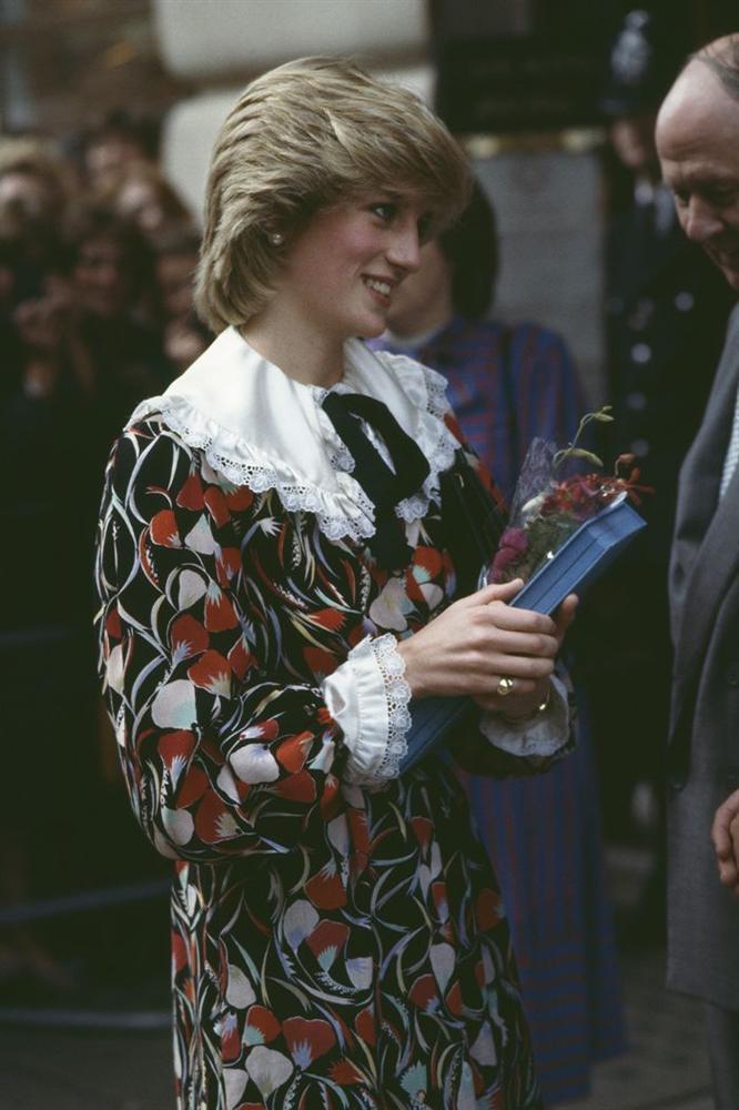 Công nương Diana chính ra cũng mê đồ điệu, loạt váy áo bánh bèo mà các chị em mê mệt được bà diện đẹp xuất sắc chỉ bằng vài chiêu đơn giản-12