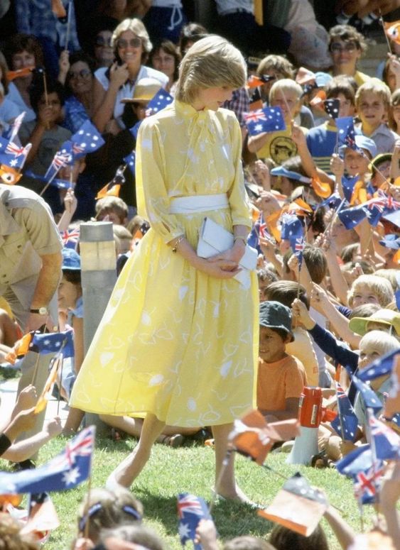 Công nương Diana chính ra cũng mê đồ điệu, loạt váy áo bánh bèo mà các chị em mê mệt được bà diện đẹp xuất sắc chỉ bằng vài chiêu đơn giản-16