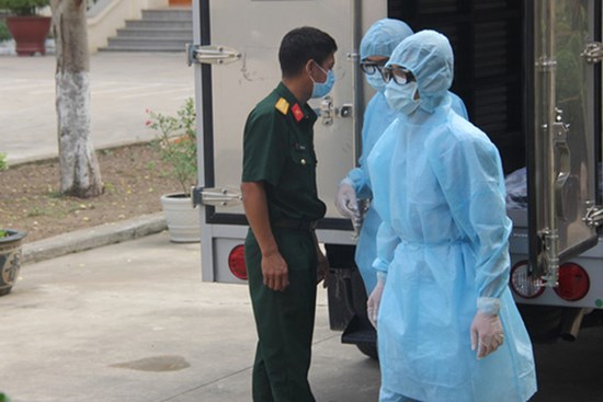 Đã xác định danh tính 4 tài xế taxi, Grab tiếp xúc gần nữ tiếp viên hàng không dương tính lần 1 với Covid-19