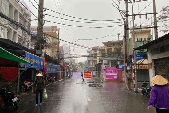 Một gia đình dự tiệc ở nhà bệnh nhân thứ 34, Hải Phòng cách ly cả khu phố