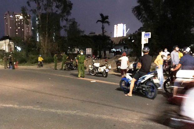 Đà Nẵng: Nghe đồn có án mạng giữa dịch Covid-19, cả trăm người vẫn kéo đến xem-3